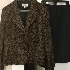 Women's Le Suit skirt set
